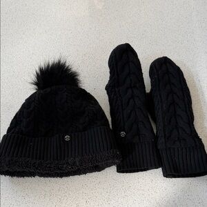 Lululemon Athletica Show Me The Sherpa Black Beanie Hat and Mittens Set